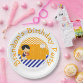 バスケットボールかわいい黒髪の少年 ペーパープレート (パーティー)