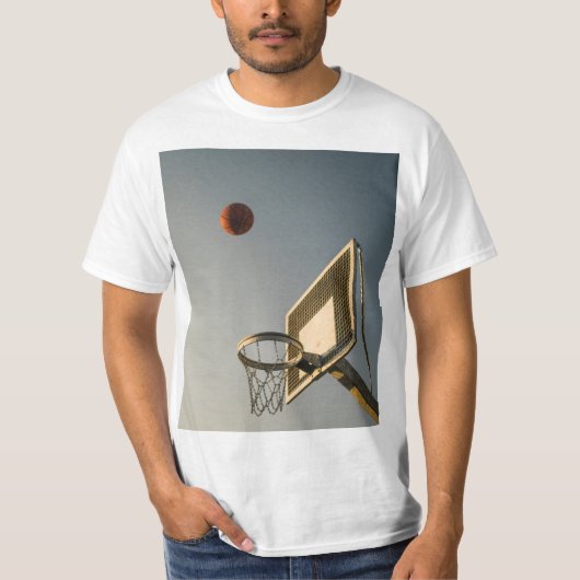 バスケットボールかわいらしギフト Tシャツ (正面)