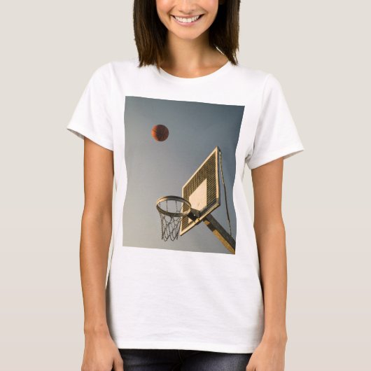 バスケットボールかわいらしギフト Tシャツ (正面)