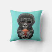 バスケットボールと遊んでいるかわいいベビーのゴリラ クッション (裏面)