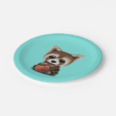 バスケットボールと遊んでいるかわいいベビーのレッサーパンダ ペーパープレート (アングル)