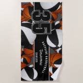 バスケットボールのカスタム多くのチーム名白黒 ビーチタオル (正面)