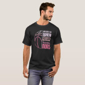 バスケットボールのママがいる時に参照が必要な人 Tシャツ (正面フル)