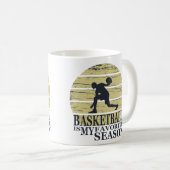 バスケットボールは私のお気に入りのシーズンヴィンテージスタイル コーヒーマグカップ (正面右)