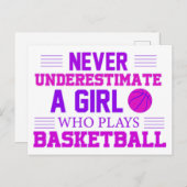 バスケットボールをする女の子を決して過小評価しな遊いこと ポストカード (正面/裏面)
