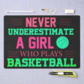 バスケットボールをする女の子を決して過小評価しな遊いこと 薄葉紙 (クラフト)