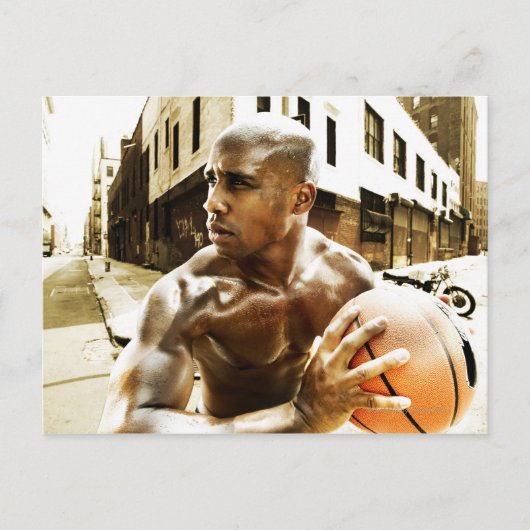 バスケットボールを持つ若者 ポストカード (正面)