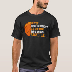 バスケットボールを知っている老人を決して過小評価しない Tシャツ