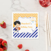 バスケットボールキュートブラックヘアボーイバースデーパーティー スタンダードカクテルナプキン (インサイチュ)