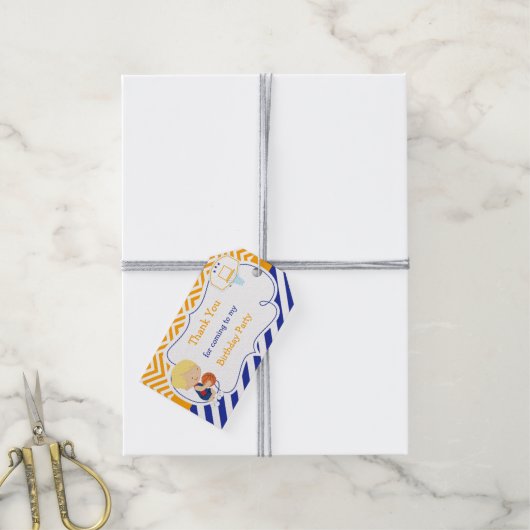 バスケットボールキュートブロンドヘアボーイギフトラベル ギフトタグ (より糸付き)