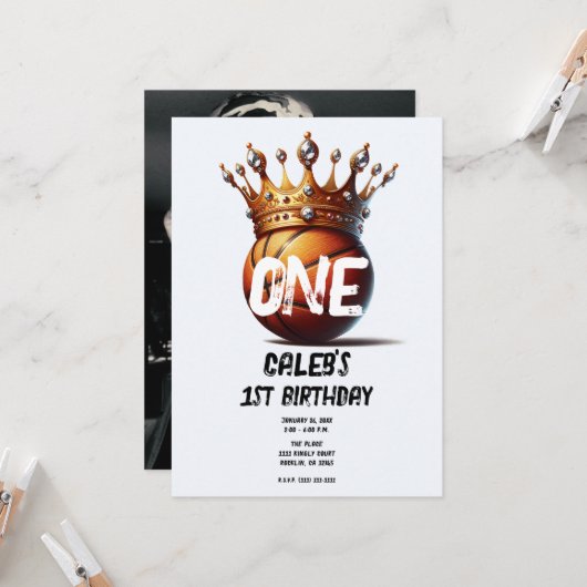 バスケットボールキング金ゴールドクラウン写真1st誕生日 招待状 (正面/裏面インサイチュ)