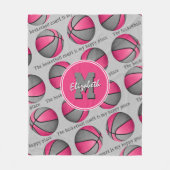 バスケットボールコートは私の幸せな場所ピンクグレー フリースブランケット (正面)