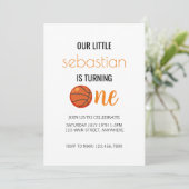 バスケットボールファースト/ファースト誕生日パーティーボーイガールベビー 招待状 (スタンド正面)