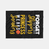 バスケットボールプリンセスはスニーカーを着用 フリースブランケット (正面(横))