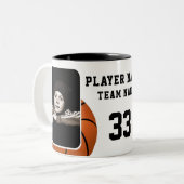 バスケットボールプレイヤー名番号チーム2枚の写真 ツートーンマグカップ (正面左)