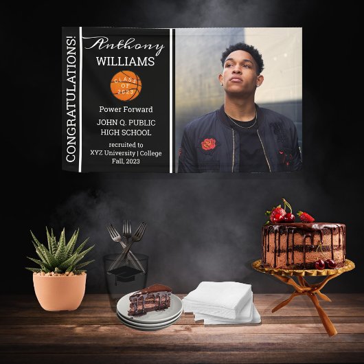 バスケットボールプレーヤーのフォトブラック |ホワイトの卒業 横断幕