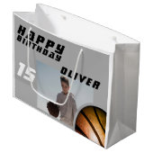 バスケットボールボーイフォトハッピーバースデー ラージペーパーバッグ (正面アングル)