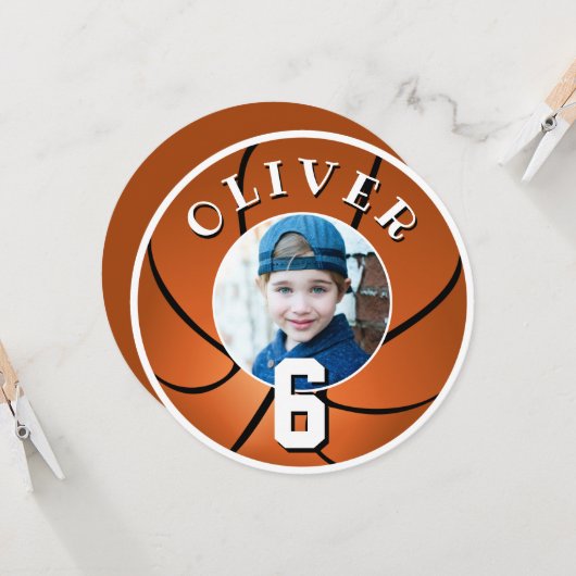 バスケットボールボール子供の誕生日時代写真 カード (正面/裏面インサイチュ)