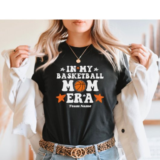バスケットボールママの時代 – カスタマイズ可能なチーム名 Tシャツ