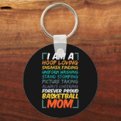 バスケットボールマモコーチ妻おもしろい誇りを持ったチームプレーヤーモ キーホルダー (正面)