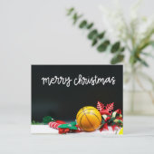 バスケットボールメリークリスマスレッドスノーフレークをブラックに ポストカード (スタンド正面)
