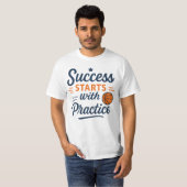バスケットボールモチベーション名言 練習と成功 Tシャツ (正面フル)