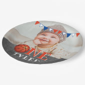 バスケットボールワンチャックボード写真1歳の誕生日 ペーパープレート (アングル)