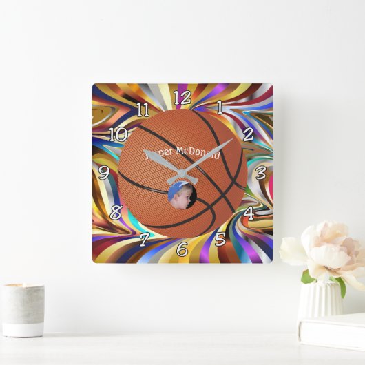 バスケットボール多色背景フォトパーソナライズ スクエア壁時計 (ホーム)