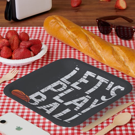 バスケットボール遊がボールを生まれスポーツに勝ち取る ペーパープレート