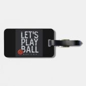 バスケットボール遊がボールを生まれスポーツに勝ち取る ラゲッジタグ (裏面横)