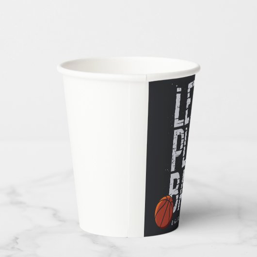バスケットボール遊がボールを生まれスポーツに勝ち取る 紙コップ (右)