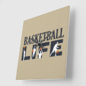 バスケットボール選手がオレンジ色のボールでドリブルする スクエア壁時計 (傾斜)