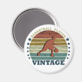 バスケットボール選手のドリブルヴィンテージレトロな夕日 マグネット (正面/裏面)