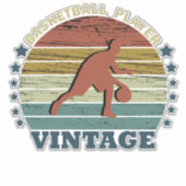 バスケットボール選手ドリブルのレトロサンセットスタイル シール (正面)