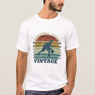 バスケットボール選手ドリブルのレトロサンセットスタイル Tシャツ
