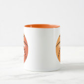 バスケットボール(パーソナライズ可能)ツートーンコーヒーマグ マグカップ (中央)