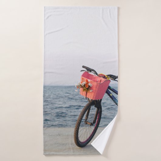 バスケット付き白黒の自転車 バスタオル (バスタオル)