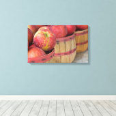 バスケット入りのリンゴ キャンバスプリント (インサイチュ (ウッドフロア))