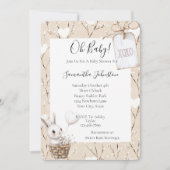 バスケット内の白いバニーハートベビーシャワーXOXO 招待状 (正面)