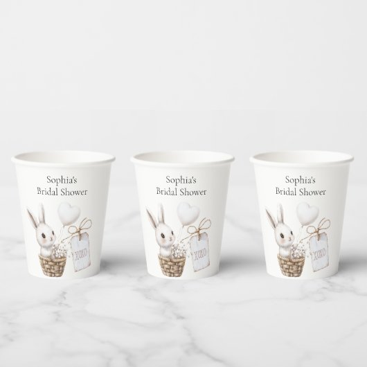 バスケット内の白いバニーハートベビーシャワーXOXO 紙コップ (複数)