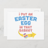 バスケット妊娠アナウンスメントにイースターおもしろい卵を入れる シーズンポストカード (正面/裏面)
