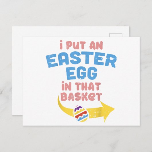 バスケット妊娠アナウンスメントにイースターおもしろい卵を入れる シーズンポストカード (正面/裏面)