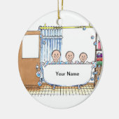 バスタブ時間 – 3人の子供 セラミックオーナメント (左)