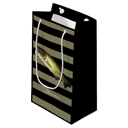 バスフィッシュアウトドアホビーメンズ誕生日 パーソナライズされた スモールペーパーバッグ (正面アングル)