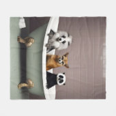 バスルームおもしろいの浴槽に座っている動物 フリースブランケット (正面(横))