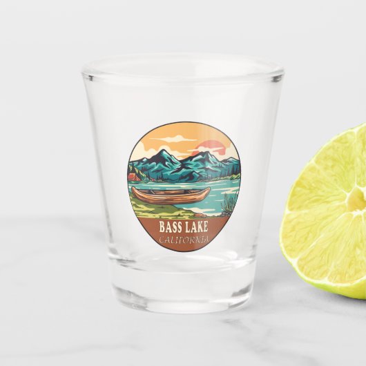 バスレイクカリフォルニアボート魚釣りエンブレム ショットグラス (正面)