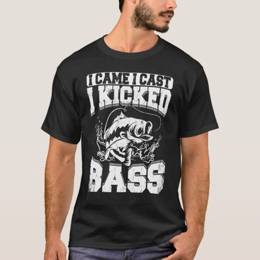 バス釣りでやって来て、投げて、バスをやっつけた Tシャツ (正面)