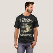 バス釣り学校の面白いジョーク Tシャツ (正面フル)