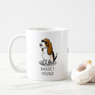 バセカッコいいットハウンド犬とサングラス(トライカラー1) コーヒーマグカップ