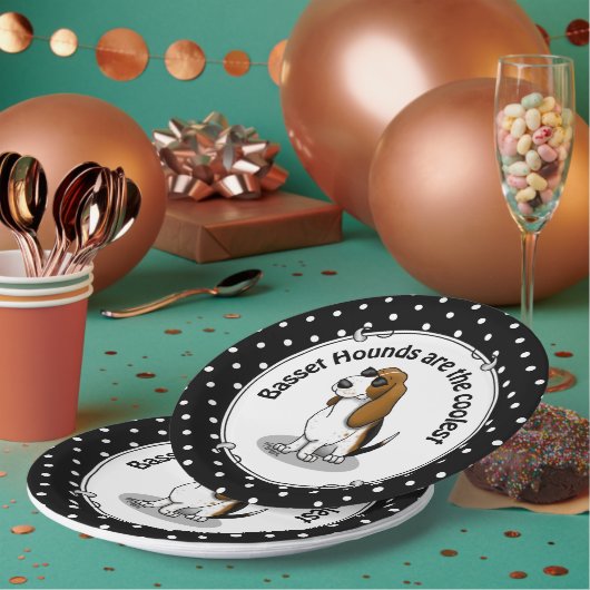 バセカッコいいットハウンド犬とサングラス(トライカラー1) ペーパープレート (複数)